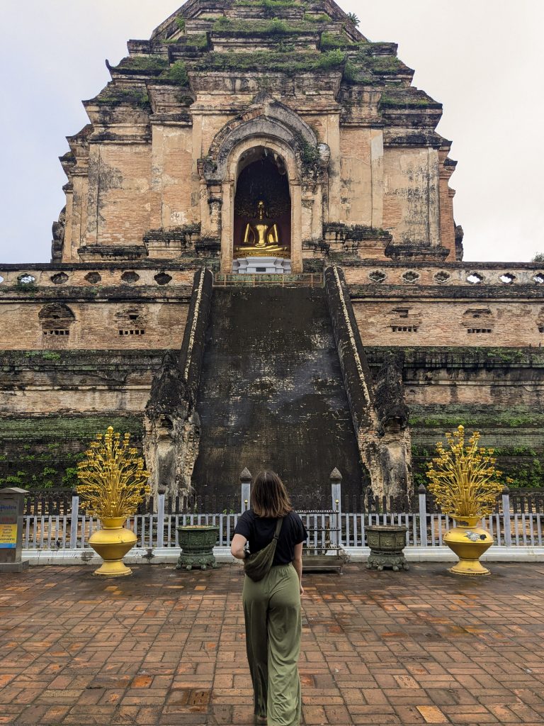 Emily standing in front of Wat Chedi Luang