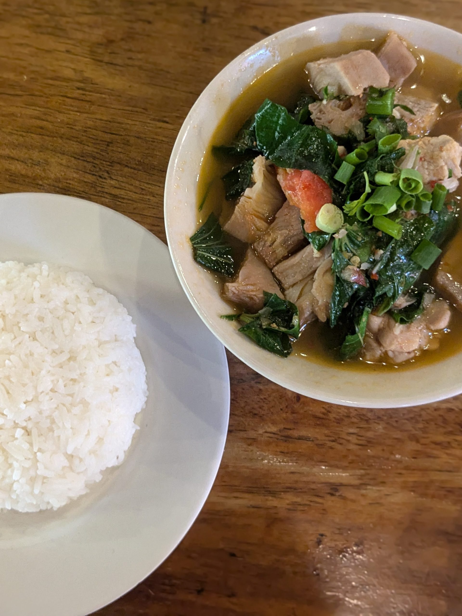 A bowl of Khanom Chin and a plate of rice at Huen Muan Jai