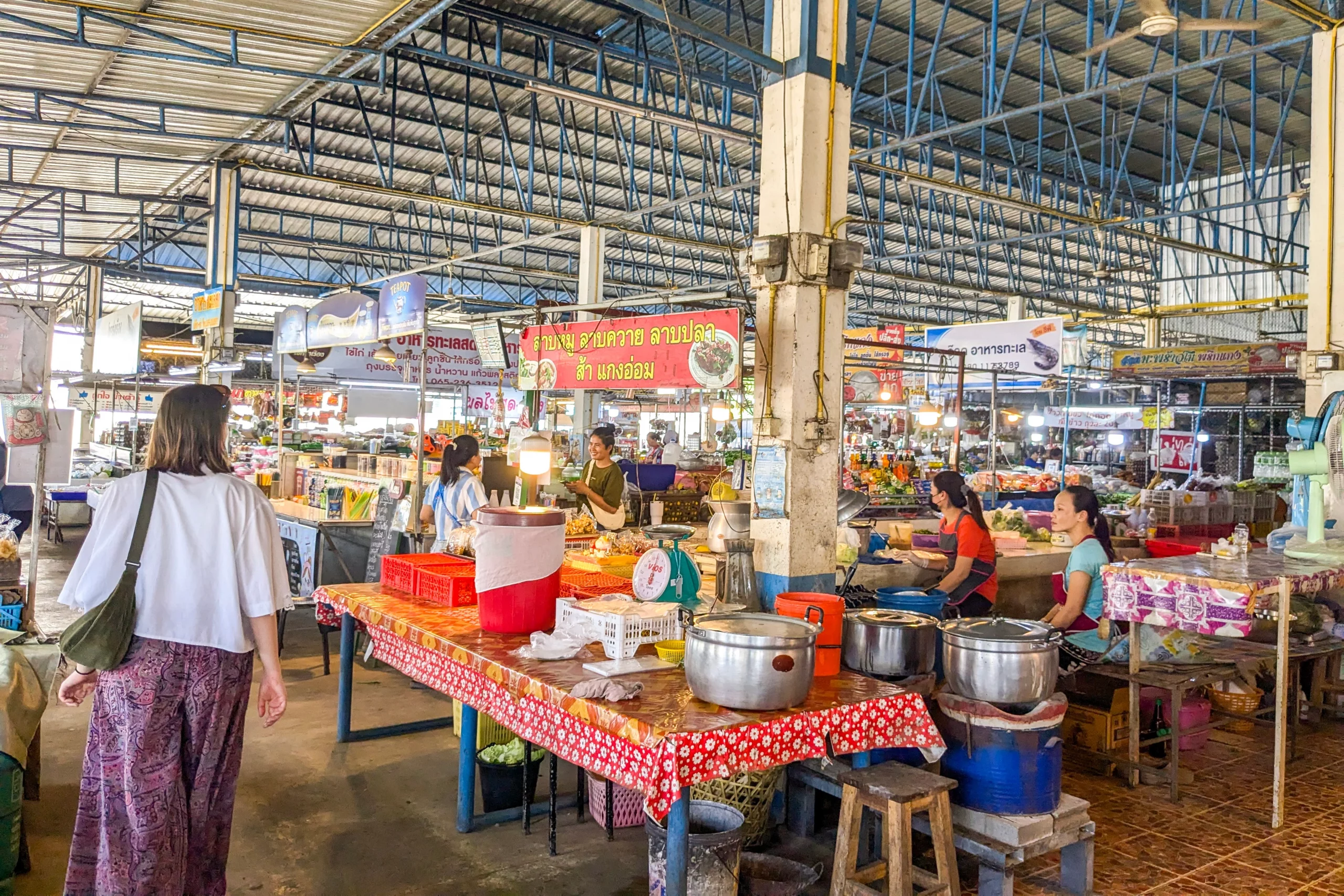 The photo shows Chiang Dao market 