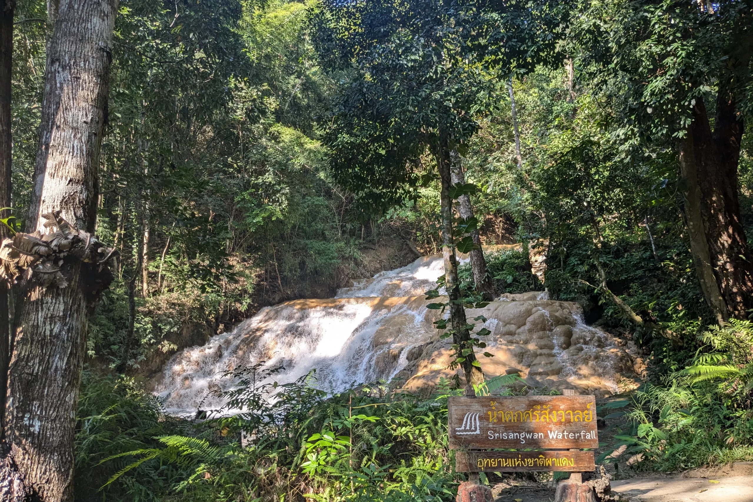 The photo shows Srisangwan Waterfall