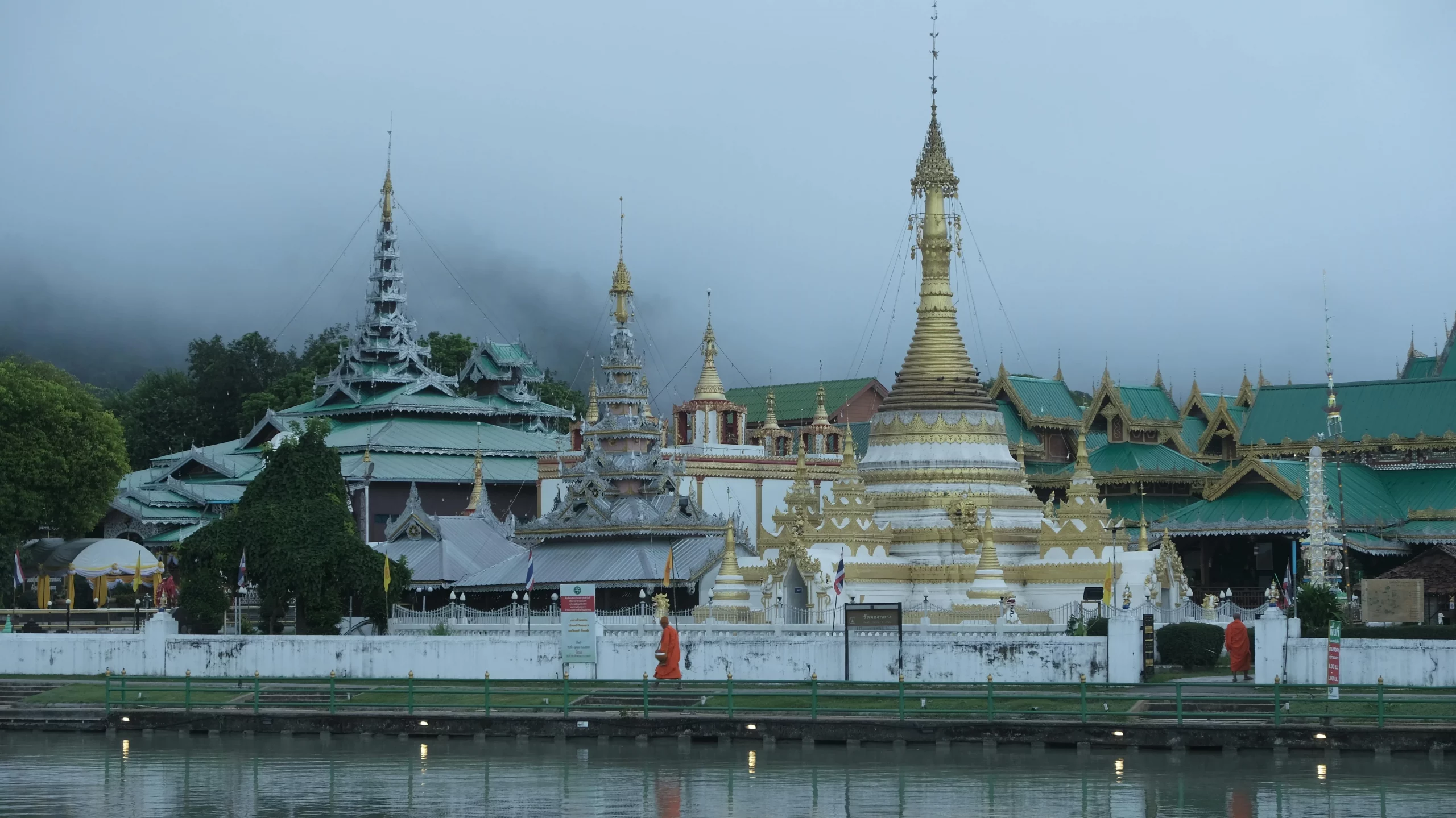 Wat Chong Kham on a misty morning